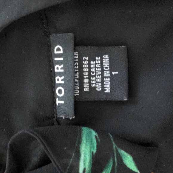 Torrid Black Floral Keyhole Top - Picture 2 of 6